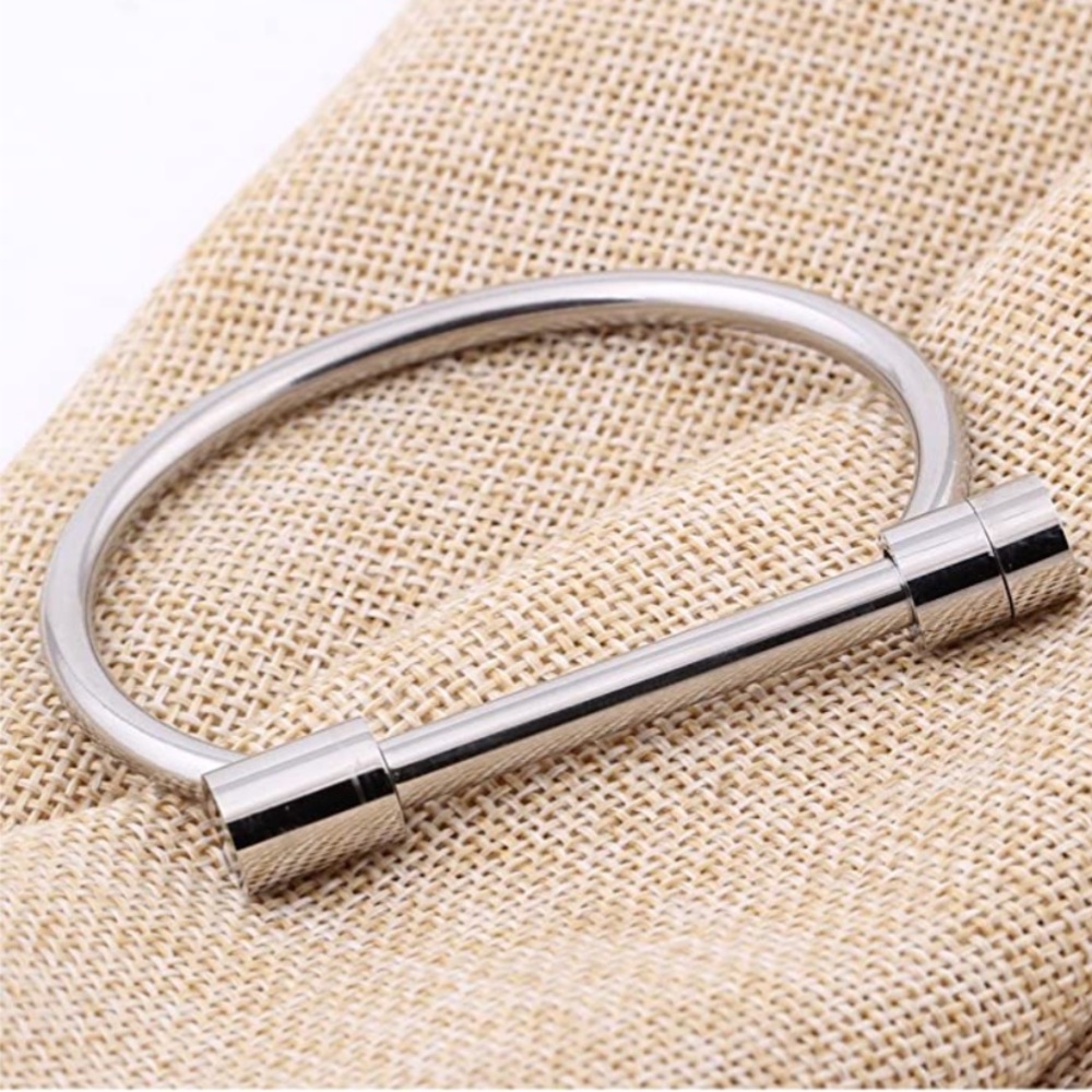 🆕 D-Shaped Horseshoe Cuff Bracelet